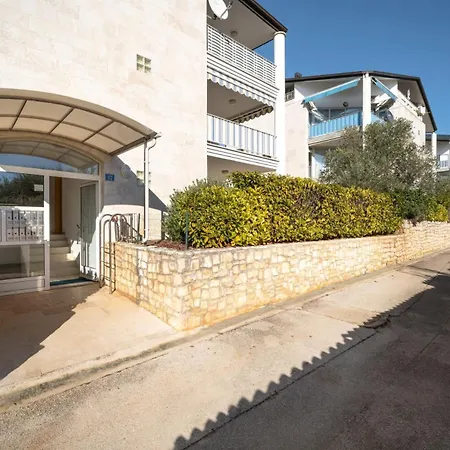 Crvena Uvala Apartment *