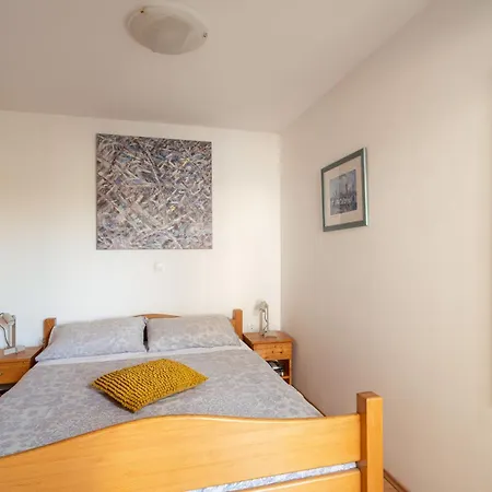 Crvena Uvala Apartment *